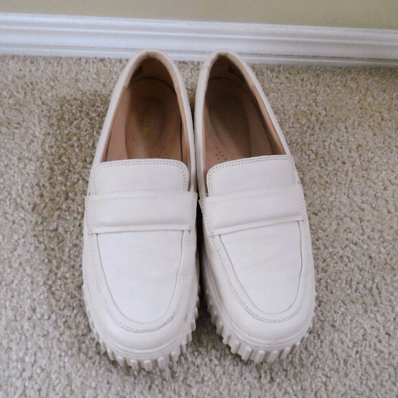 Clarks Signature Cream Women’s Page Loafers - Picture 7 of 11